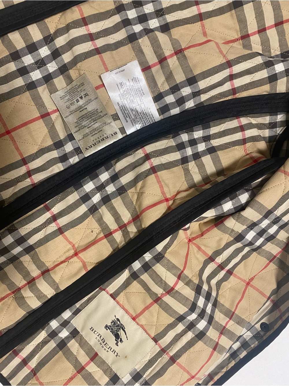 Burberry Quilted Black Jacket with Plaid Lining - Picture 3 of 5